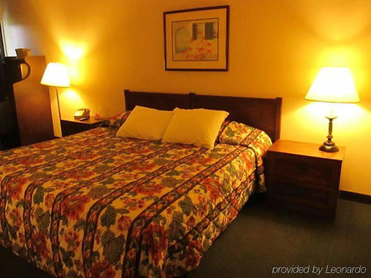 Red Carpet Inn Fanta Suites Hotel Greenwood Buitenkant foto