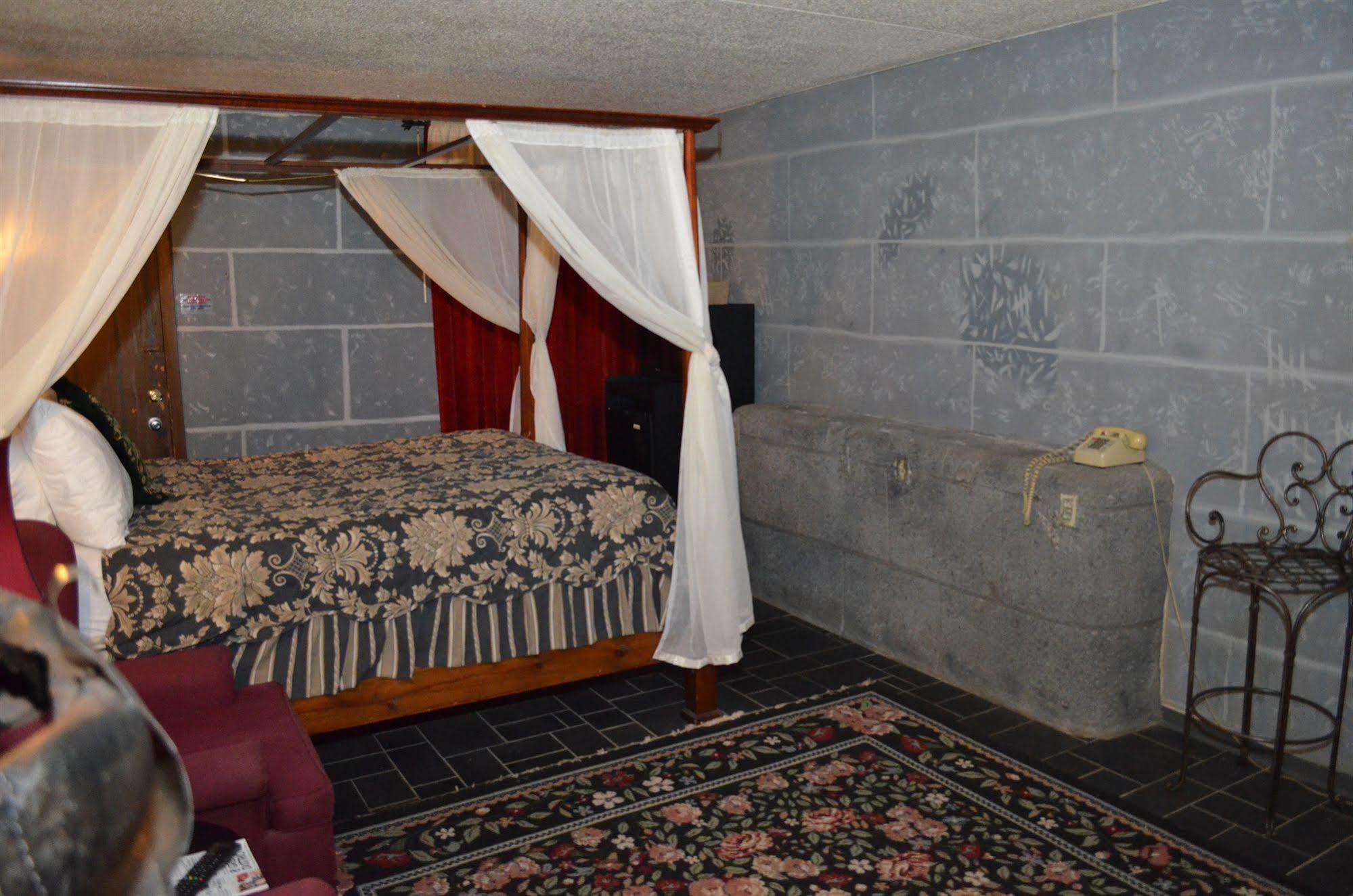 Red Carpet Inn Fanta Suites Hotel Greenwood Buitenkant foto