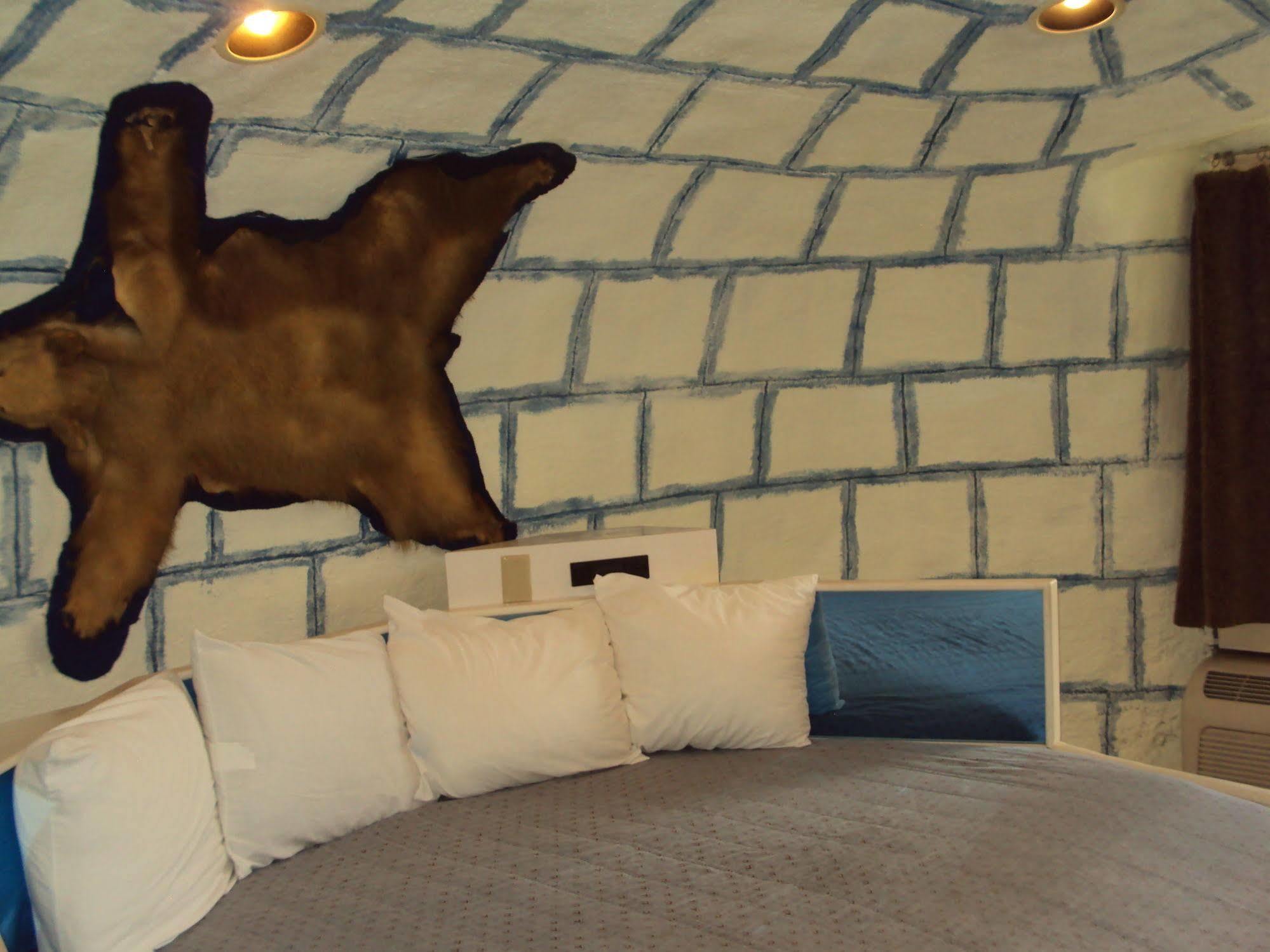 Red Carpet Inn Fanta Suites Hotel Greenwood Buitenkant foto